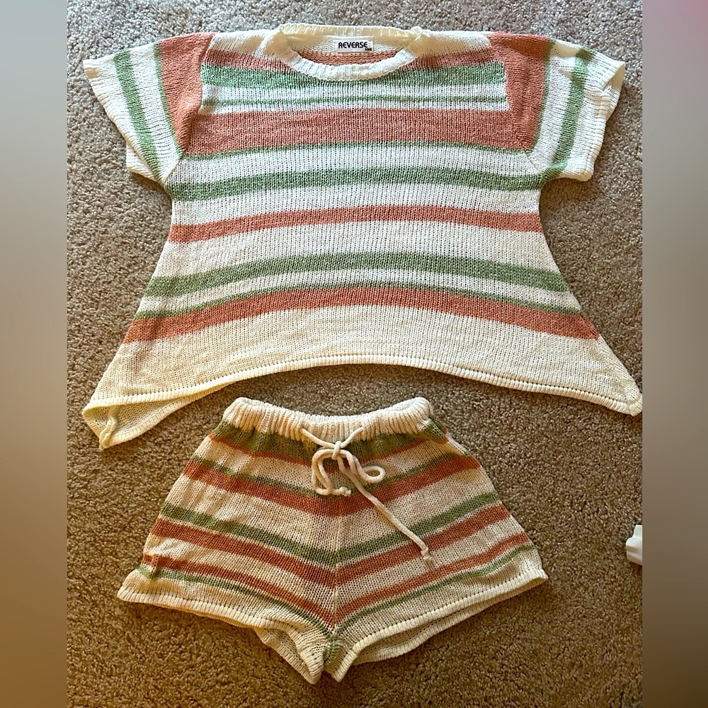 Reverse brand knit too and matching shorts set
